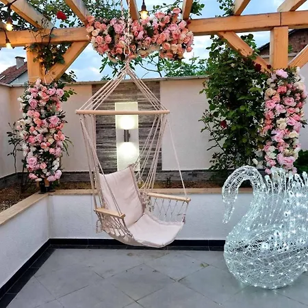 Sleeps13-privatepool-aircon-familyfriendly *