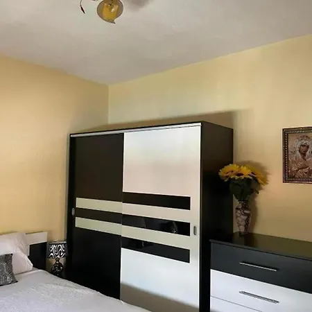 Sleeps13-privatepool-aircon-familyfriendly فيلة Strumyani