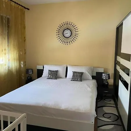 Sleeps13-privatepool-aircon-familyfriendly