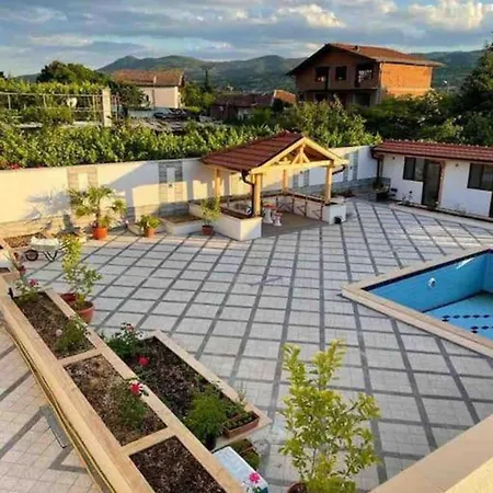 فيلة Sleeps13-privatepool-aircon-familyfriendly