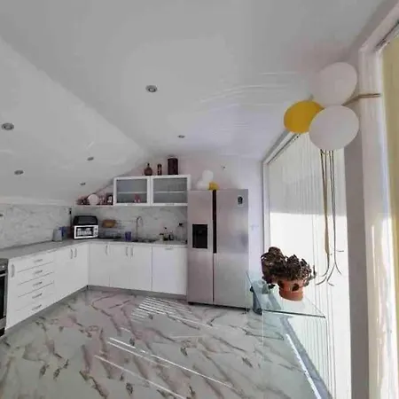 فيلة Sleeps13-privatepool-aircon-familyfriendly *