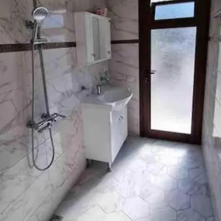Sleeps13-privatepool-aircon-familyfriendly Strumyani