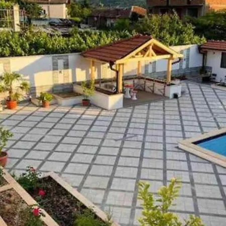 Sleeps13-privatepool-aircon-familyfriendly