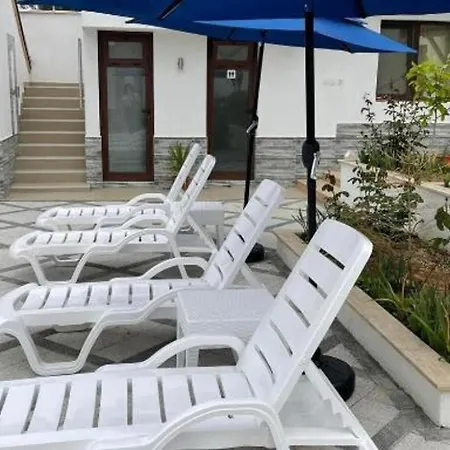 Sleeps13-privatepool-aircon-familyfriendly فيلة Strumyani