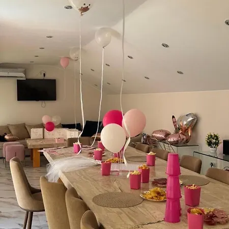 فيلة Sleeps13-privatepool-aircon-familyfriendly *