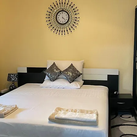 Sleeps13-privatepool-aircon-familyfriendly *